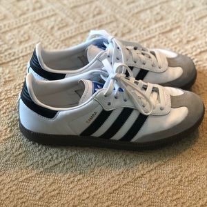 Like new Adidas Sambas!!